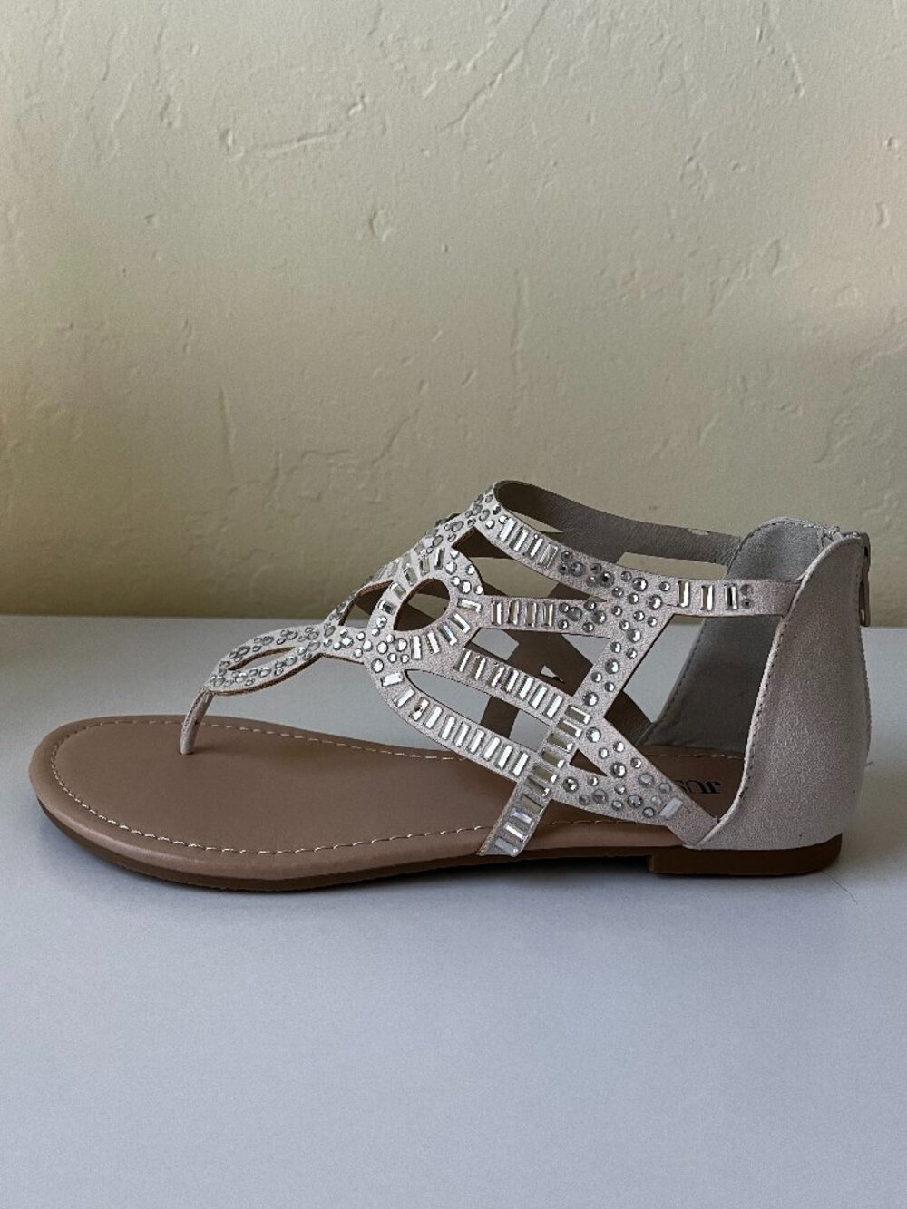 SANDALS Gladiator Cream w/ Rhinestones, Size 7M ~ NEW in box